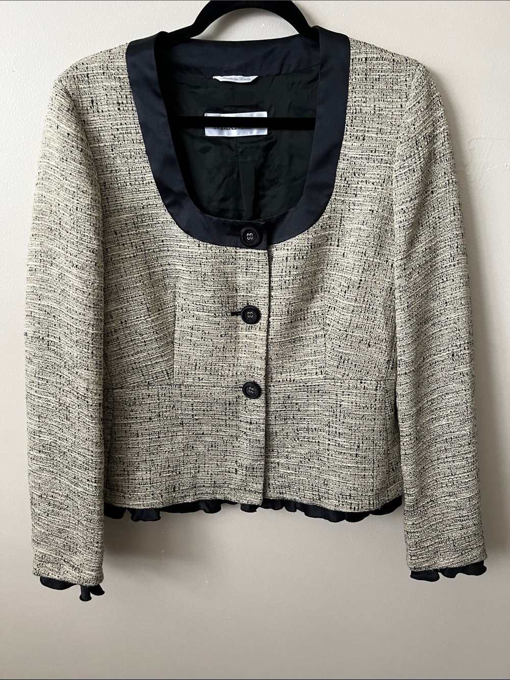 Max Mara Tweed Boucle Jacket US 10 Silk Trim Ruffle Black Ivory Luxury